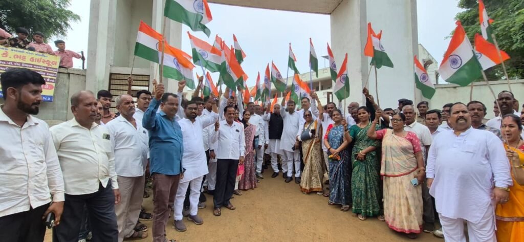 મોડાસા તાલુકાના મેઢાસણ ખાતે ભાજપ દ્વારા ‘હર ઘર તિરંગા’ અભિયાન અંતર્ગત તિરંગા પદયાત્રા યોજાઈ