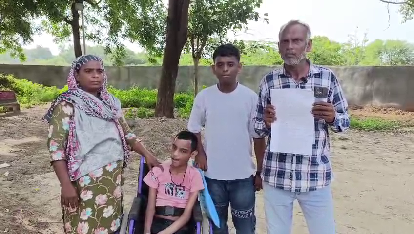 આવકનો દાખલો લેવા ગયેલા દિવ્યાંગ પુત્ર ના માતા પિતા ને ગ્રામ પંચાયતમાંથી બહાર કાઢી મૂક્યાનો આરોપ