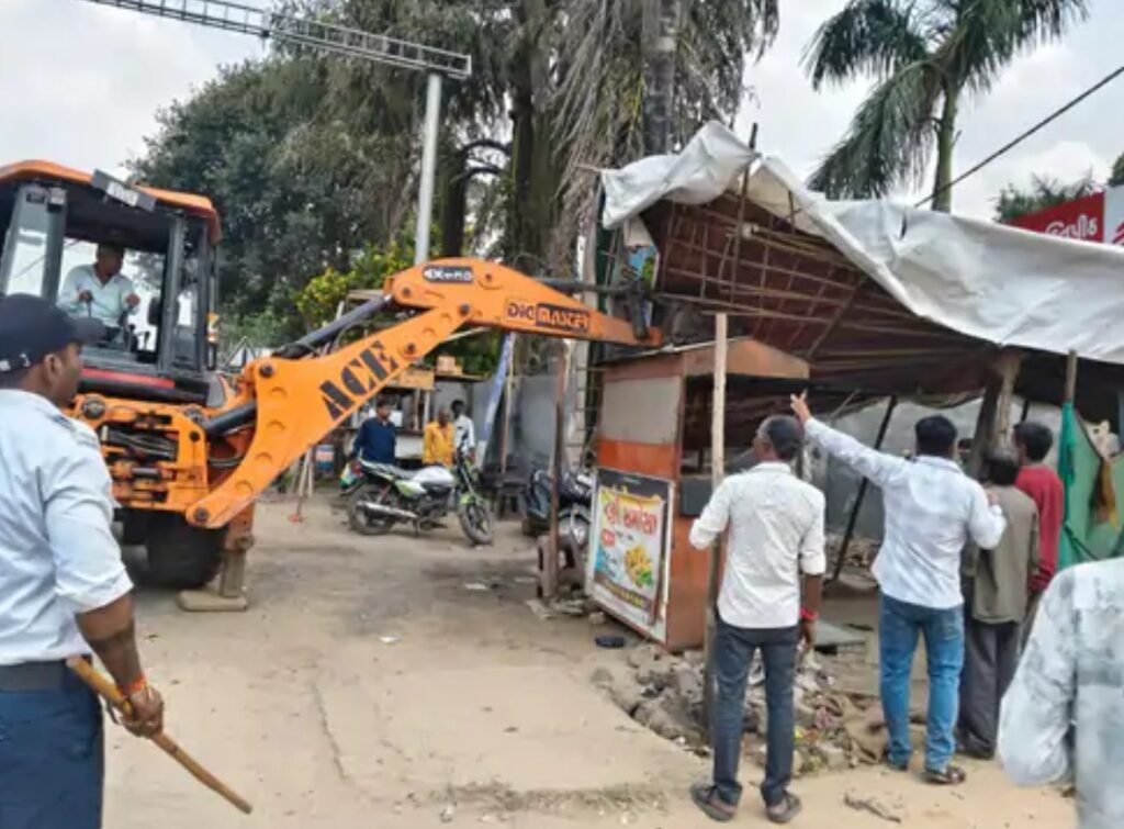 કાલોલમાં નગરપાલિકાનો સપાટો: રસ્તા પરના દબાણો સામે કડક કાર્યવાહી,100થી વધુ લારી-ગલ્લા હટાવાયા